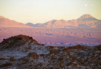 Atacama, Südamerika, Chile: Contactos Con Chile – Panorama-Blick über die Wüste